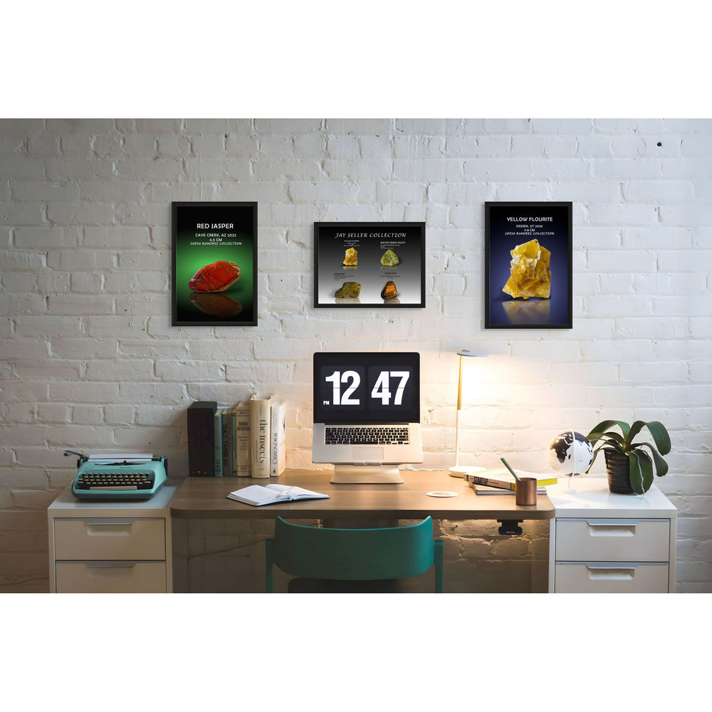3 Montage Desk Display